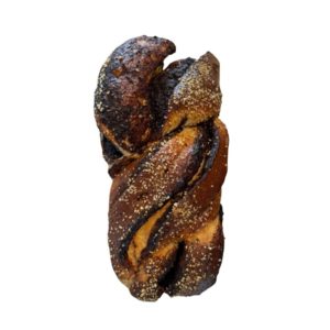 Grande babka tresse aux éclats de noisettes torréfiées